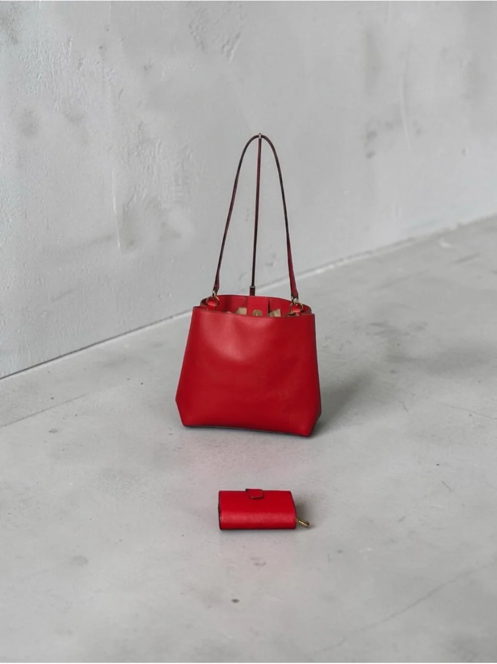 Michael Kors Red Leather Shoulder Bag Bucket Tote Set & Matching Wallet